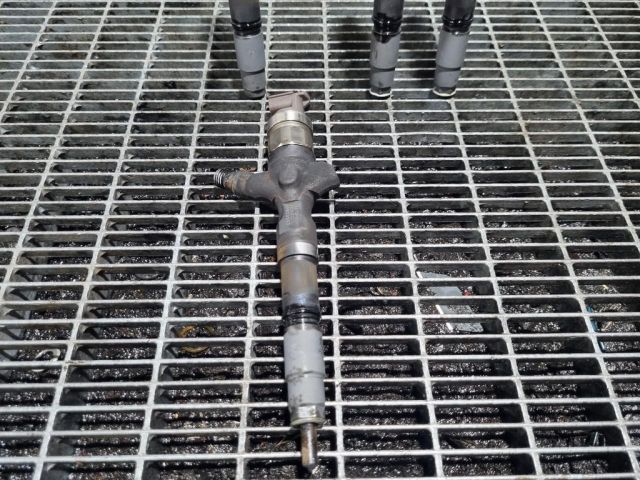 bontott TOYOTA HILUX Porlasztó (1 db)