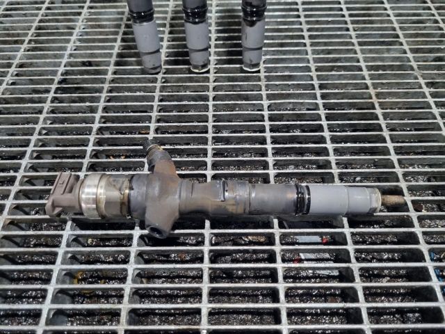 bontott TOYOTA HILUX Porlasztó (1 db)