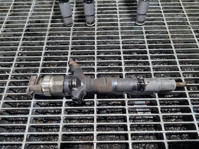 bontott TOYOTA HILUX Porlasztó (1 db)