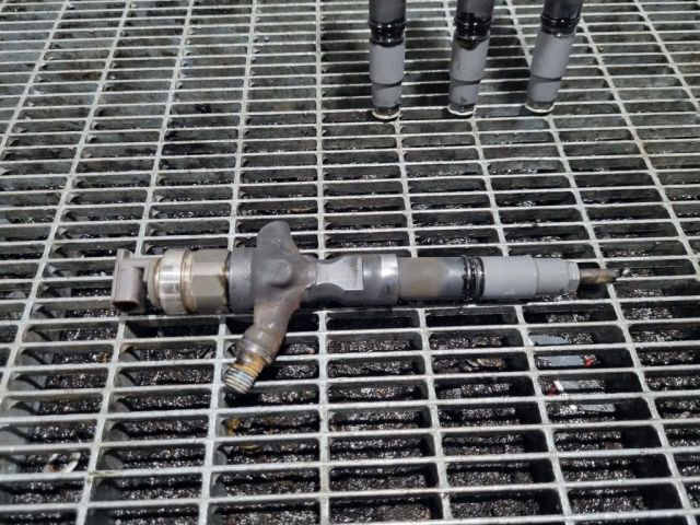 bontott TOYOTA HILUX Porlasztó (1 db)