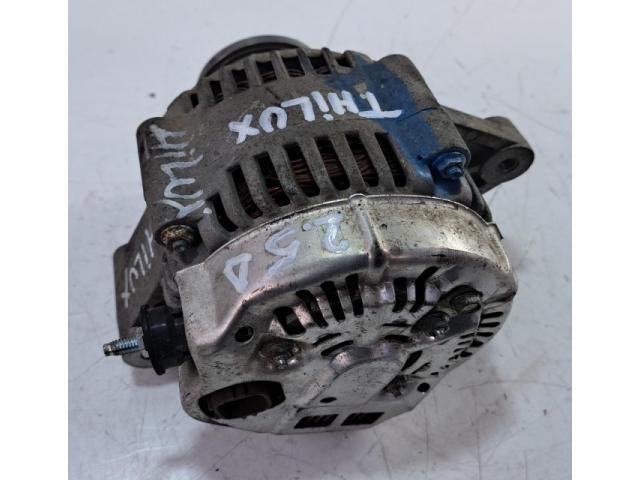 bontott TOYOTA HILUX Generátor