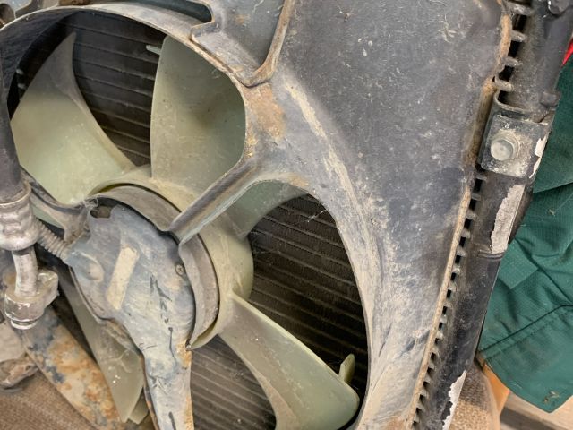 bontott TOYOTA HILUX Klímahűtő Radiátor