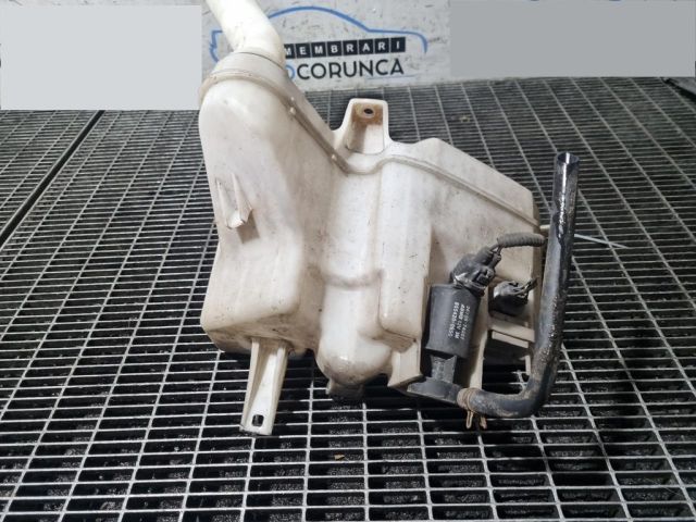 bontott TOYOTA HILUX Ablakmosó Tartály