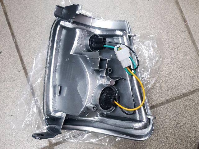 bontott TOYOTA HILUX Bal első Irányjelző