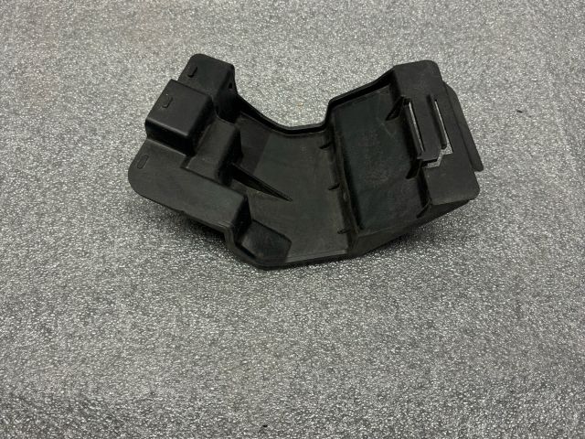 bontott TOYOTA HILUX Bal első Lökhárító Tartó (Műanyag)