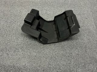 bontott TOYOTA HILUX Bal első Lökhárító Tartó (Műanyag)