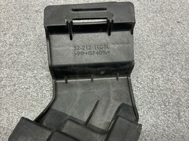 bontott TOYOTA HILUX Bal első Lökhárító Tartó (Műanyag)