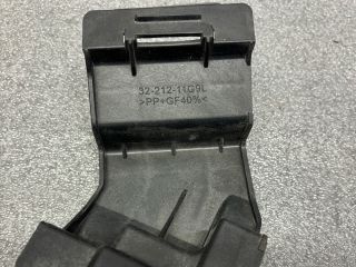 bontott TOYOTA HILUX Bal első Lökhárító Tartó (Műanyag)