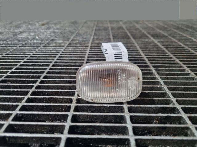 bontott TOYOTA HILUX Bal első Sárvédő Irányjelző