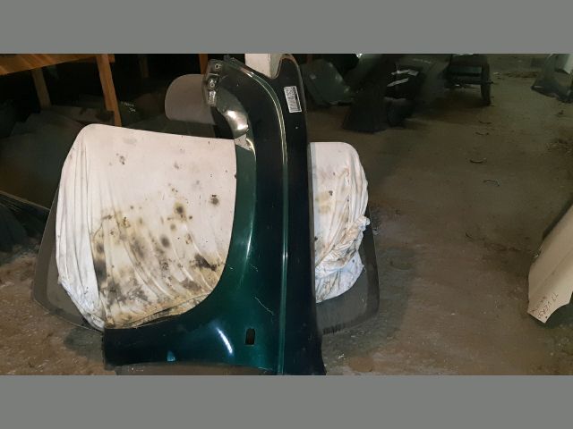 bontott TOYOTA HILUX Bal első Sárvédő