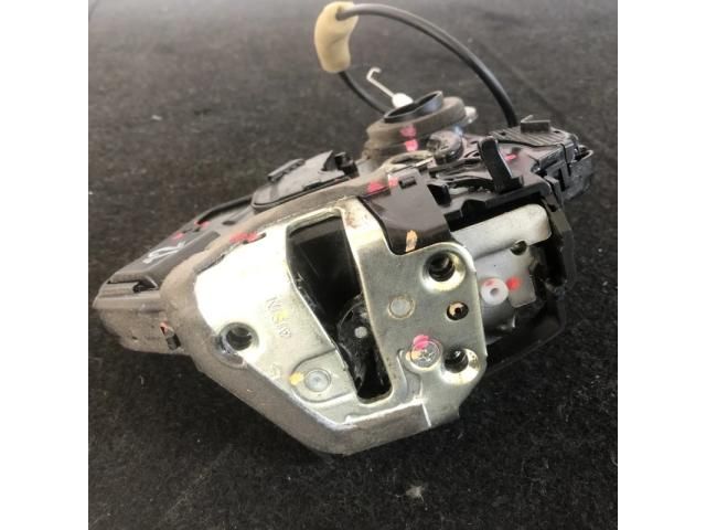 bontott TOYOTA HILUX Bal hátsó Ajtózár