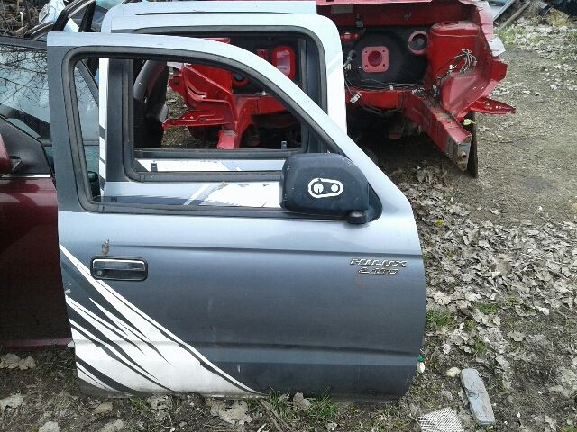 bontott TOYOTA HILUX Első Ablakmosó Szivattyú