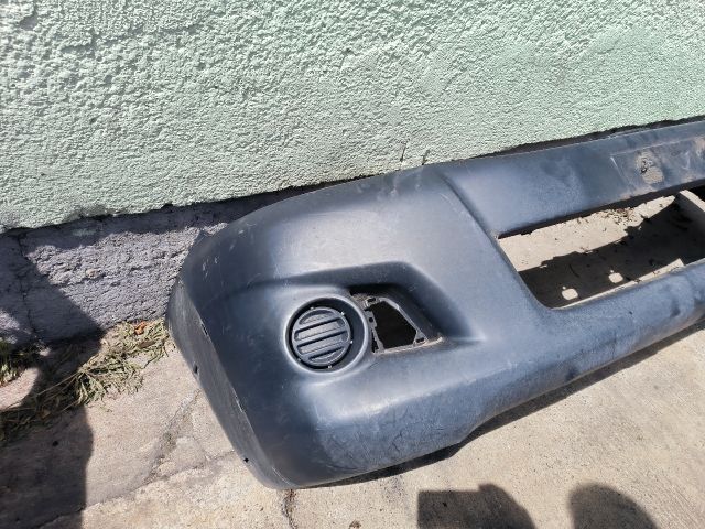 bontott TOYOTA HILUX Első Lökhárító (Üresen)