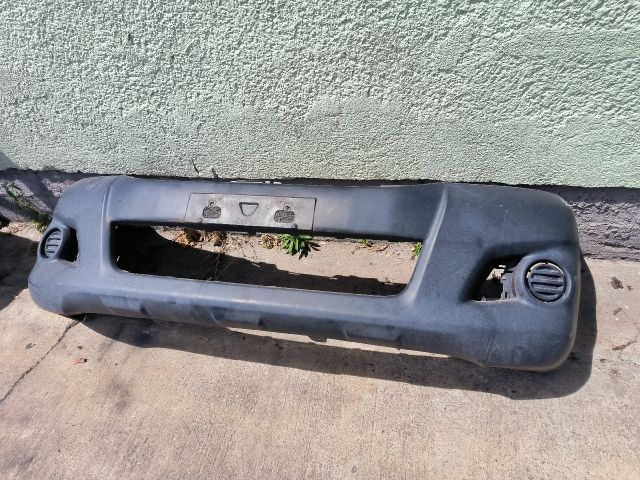 bontott TOYOTA HILUX Első Lökhárító (Üresen)