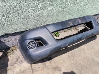 bontott TOYOTA HILUX Első Lökhárító (Üresen)