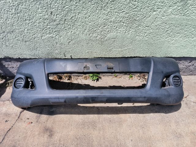 bontott TOYOTA HILUX Első Lökhárító (Üresen)