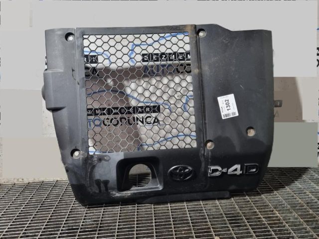 bontott TOYOTA HILUX Felső Hűtőburkolat