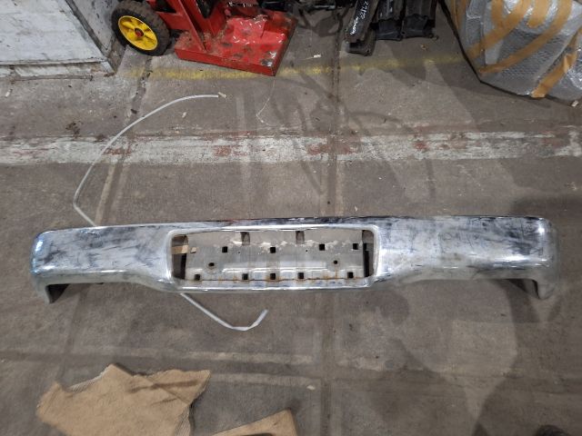 bontott TOYOTA HILUX Hátsó Lökhárító (Üresen)