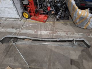 bontott TOYOTA HILUX Hátsó Lökhárító (Üresen)