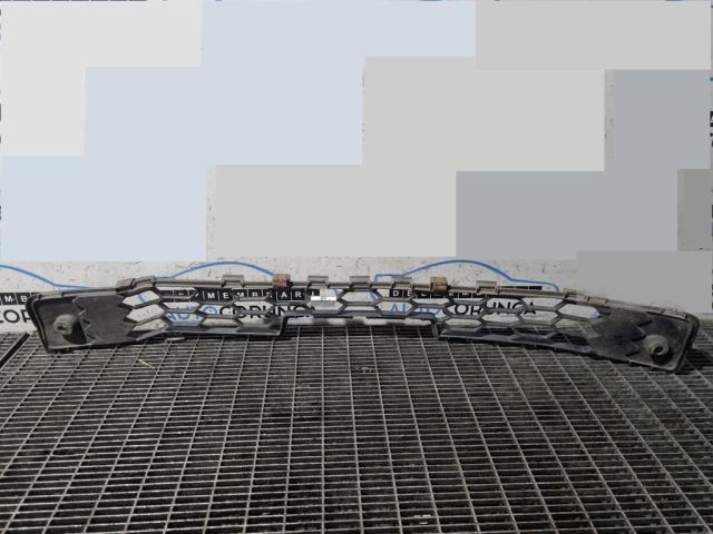 bontott TOYOTA HILUX Hűtőrács