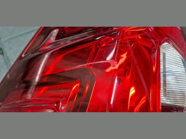 bontott TOYOTA HILUX IV Bal Hátsó Lámpa