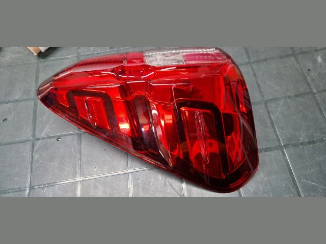 bontott TOYOTA HILUX IV Bal Hátsó Lámpa