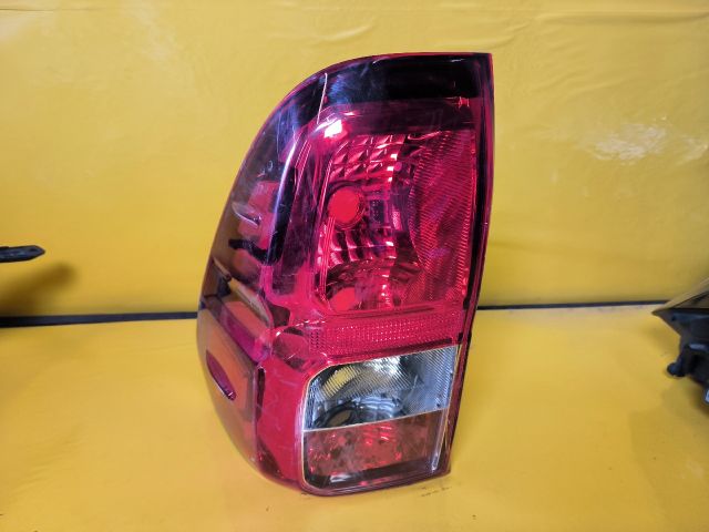 bontott TOYOTA HILUX IV Bal Hátsó Lámpa