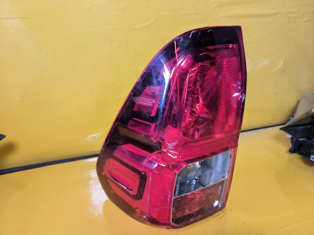 bontott TOYOTA HILUX IV Bal Hátsó Lámpa