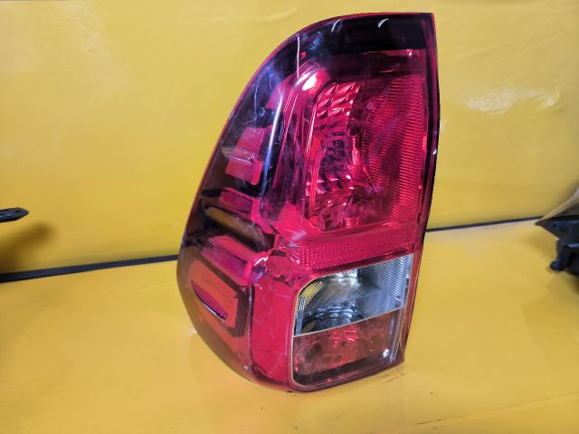 bontott TOYOTA HILUX IV Bal Hátsó Lámpa