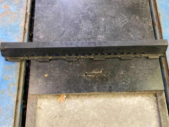 bontott TOYOTA HILUX IV Első Lökhárító Merevítő (Fém)