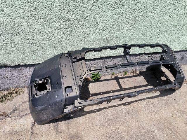 bontott TOYOTA HILUX IV Első Lökhárító (Részeivel)