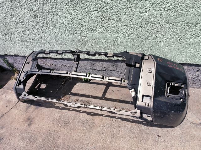 bontott TOYOTA HILUX IV Első Lökhárító (Részeivel)