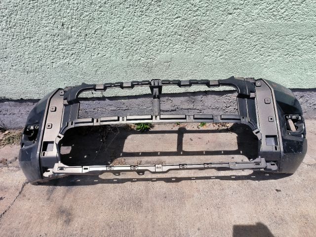 bontott TOYOTA HILUX IV Első Lökhárító (Részeivel)