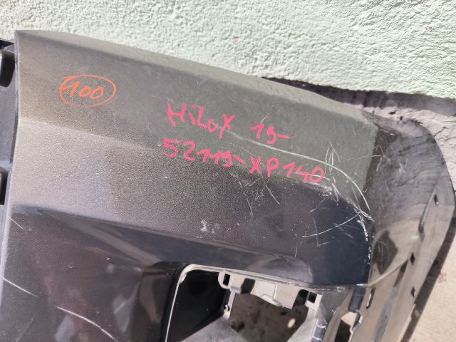 bontott TOYOTA HILUX IV Első Lökhárító (Részeivel)