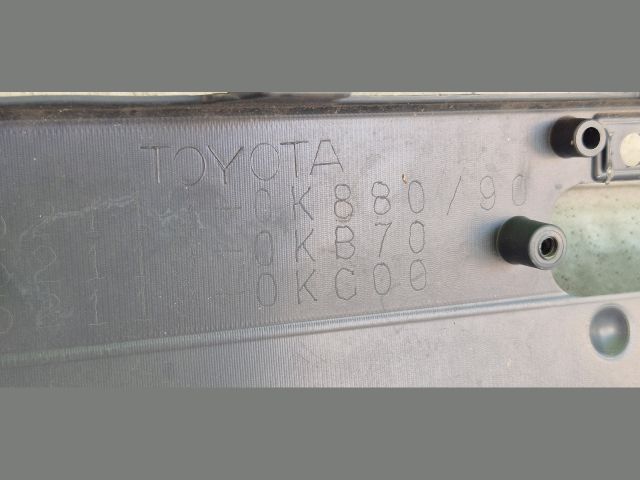 bontott TOYOTA HILUX IV Első Lökhárító (Üresen)