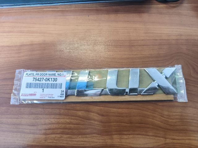 bontott TOYOTA HILUX IV Hátsó Embléma