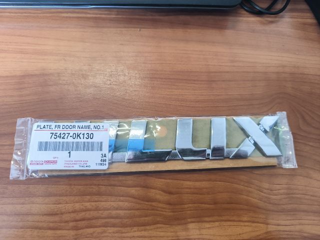 bontott TOYOTA HILUX IV Hátsó Embléma