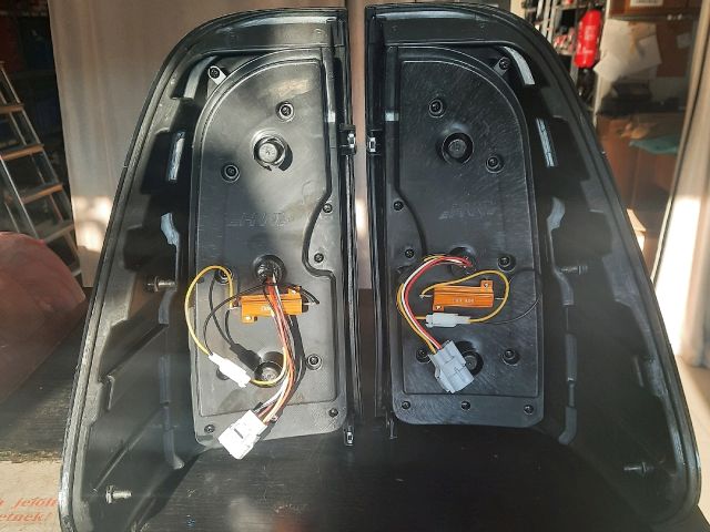 bontott TOYOTA HILUX IV Hátsó Lámpa Szett