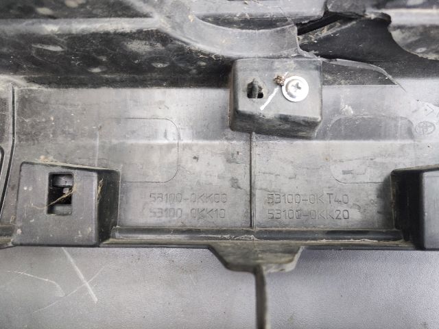 bontott TOYOTA HILUX IV Hűtőrács