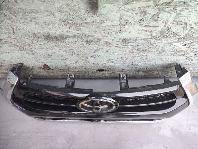 bontott TOYOTA HILUX IV Hűtőrács