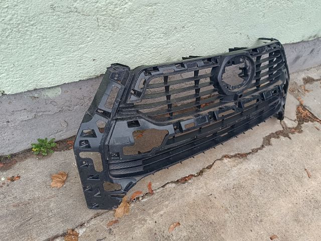 bontott TOYOTA HILUX IV Hűtőrács