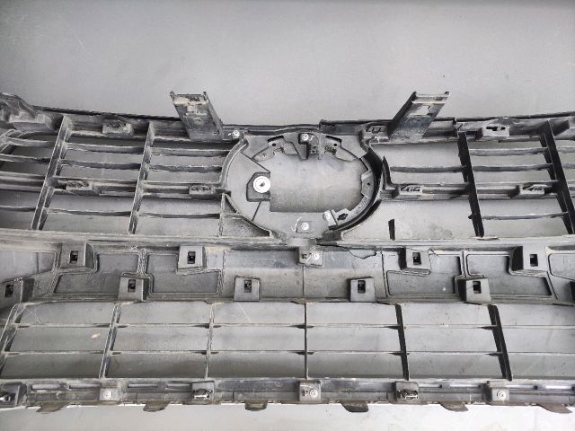 bontott TOYOTA HILUX IV Hűtőrács