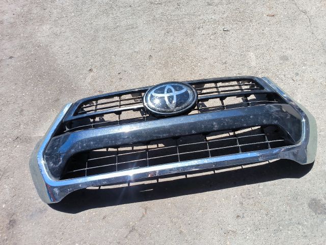 bontott TOYOTA HILUX IV Hűtőrács