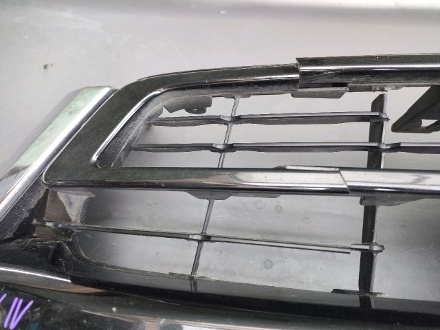 bontott TOYOTA HILUX IV Hűtőrács