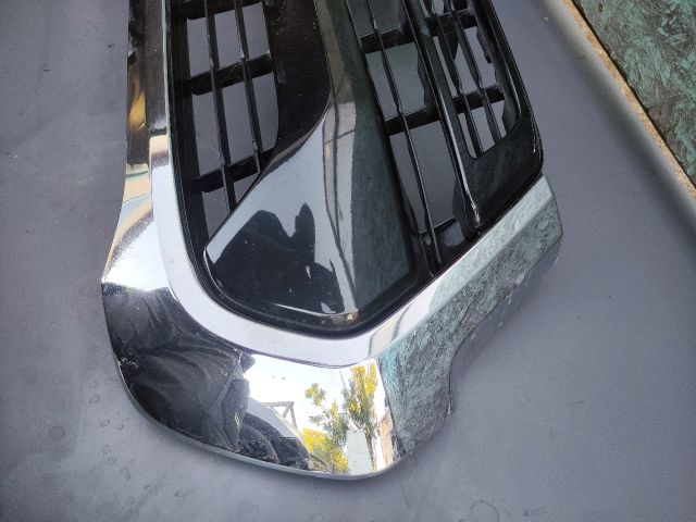 bontott TOYOTA HILUX IV Hűtőrács