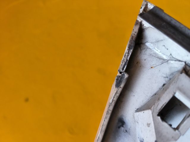 bontott TOYOTA HILUX IV Jobb első Sárvédő Díszléc