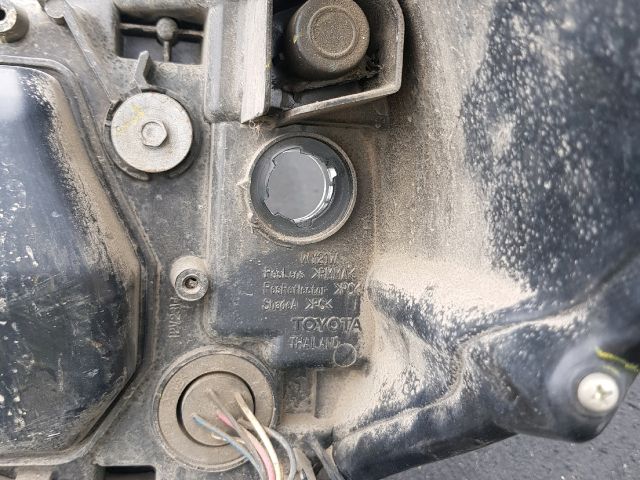 bontott TOYOTA HILUX IV Jobb Ledes Fényszóró