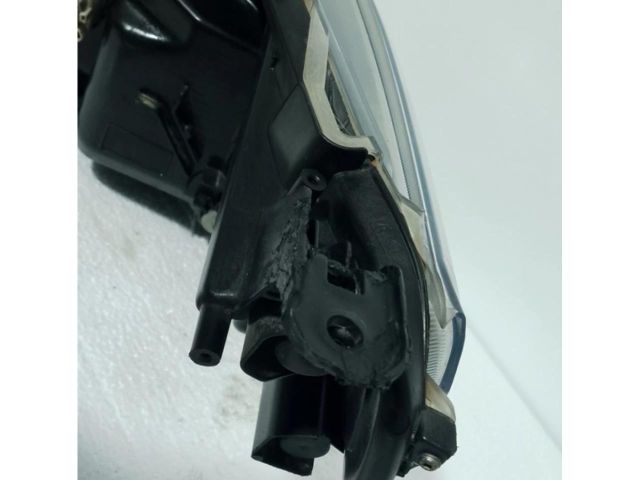 bontott TOYOTA HILUX IV Jobb Ledes Fényszóró