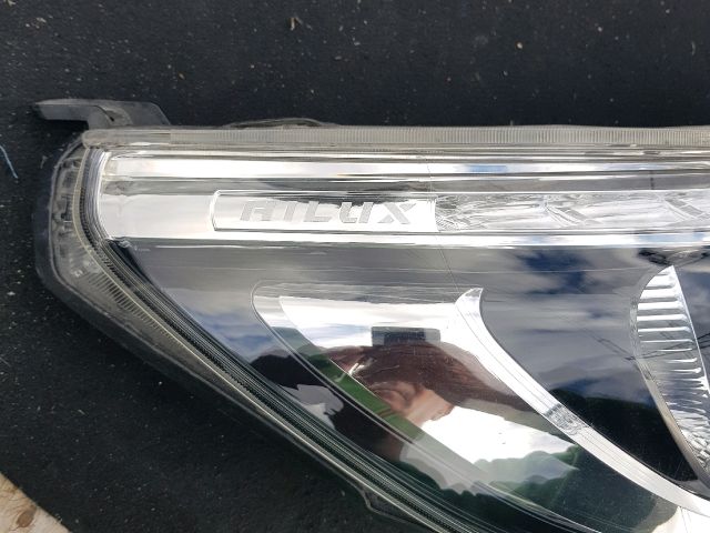 bontott TOYOTA HILUX IV Jobb Ledes Fényszóró