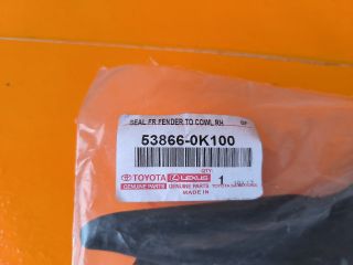 bontott TOYOTA HILUX IV Jobb Szélvédő Alatti Vízelvezető Műanyag